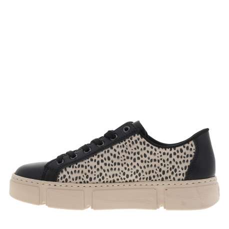 Tennis noires avec un talon plateau et pourvues de lacets noirs - Image 3
