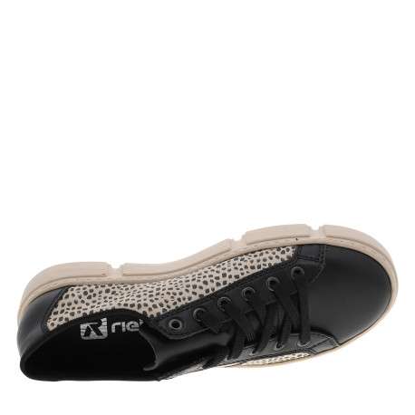 Tennis noires avec un talon plateau et pourvues de lacets noirs - Image 5