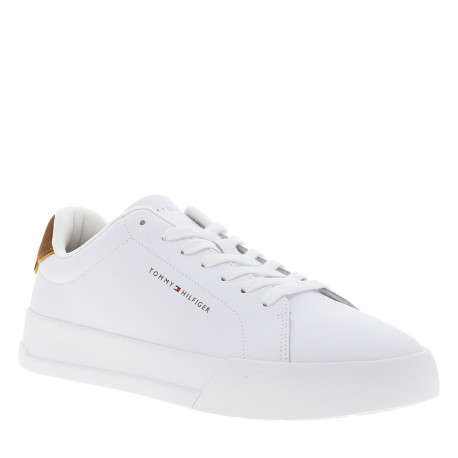 Tennis en cuir blanches à semelle plate et une fermeture lacets