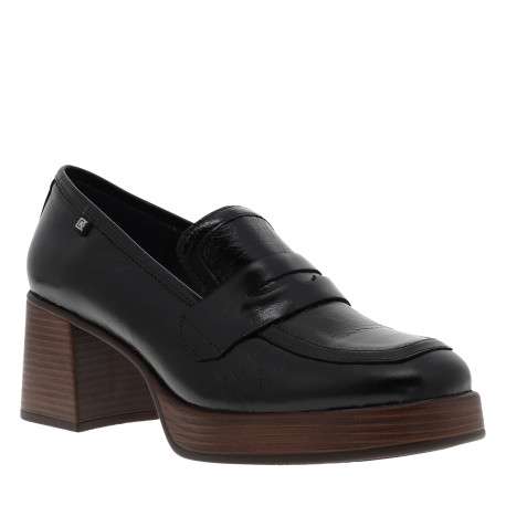 Mocassins en cuir noir vernis avec une semelle décroché moyen