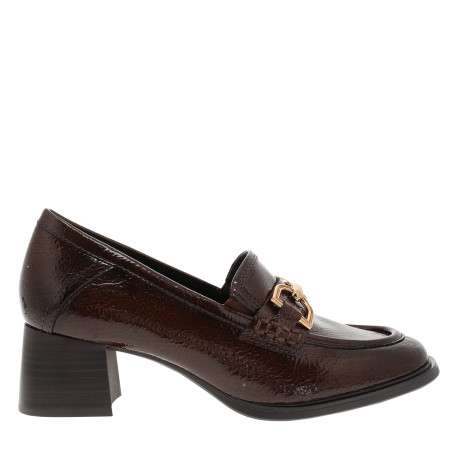 Mocassins café avec une boucle métalique brillante et un talon décroché moyen - Image 2