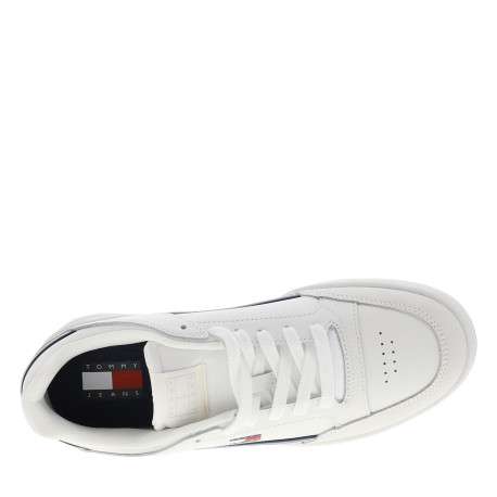 Sneakers blanches en cuir avec un talon plat et pourvues de lacets - Image 5