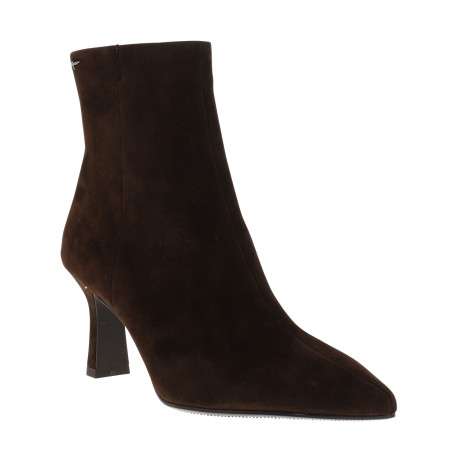 Boots en cuir chocolat avec un talon décroché haut et une fermeture à zip