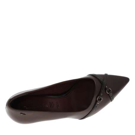 Escarpins décolletés simples en cuir bordeaux avec un talon décroché haut - Image 5
