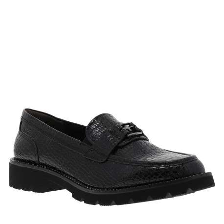 Mocassins noirs vernis avec un talon décroché bas et des soufflets élastiqués