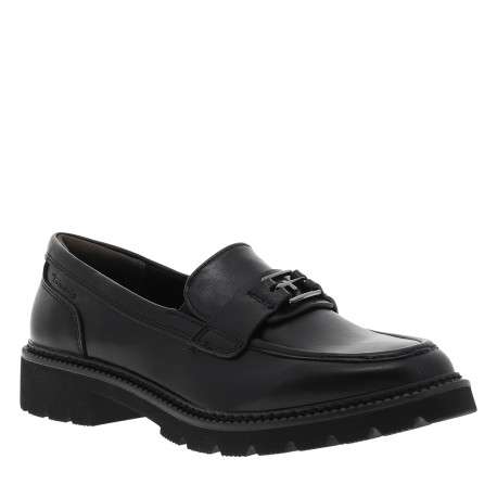 Mocassins noirs à semelle plate et une boucle métallique de la marque à l'avant