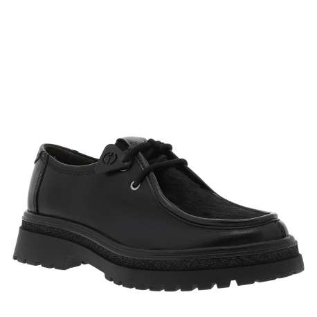 Mocassins en cuir noir à semelle plate et une fermeture à lacets