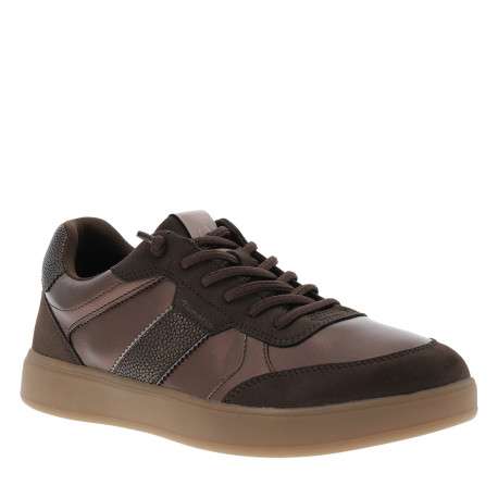 Tennis marron à semelle plate et une fermeture à lacets ronds