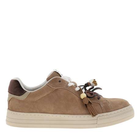 Tennis en cuir nubuck camel avec un talon plat et des lacets blancs et marron - Image 2
