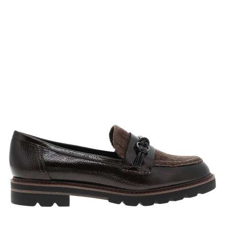 Mocassins chocolat à semelle plate avec un empiècement verni sur le pourtour - Image 2