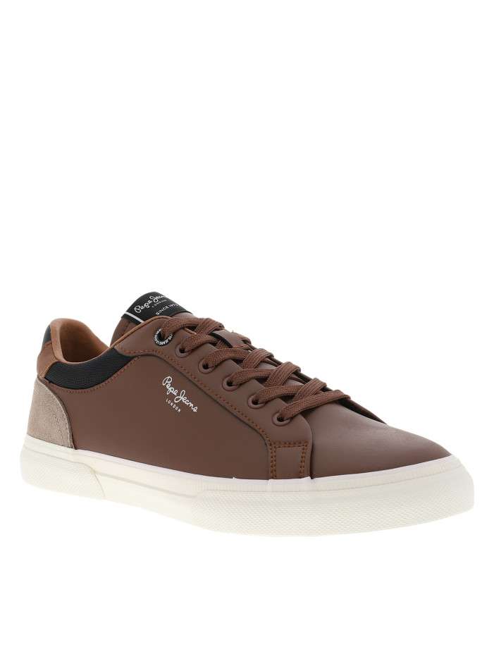 Tennis cognac avec un talon...