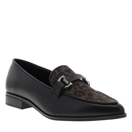 Mocassins noirs à talon décroché bas avec un imprimé léopard