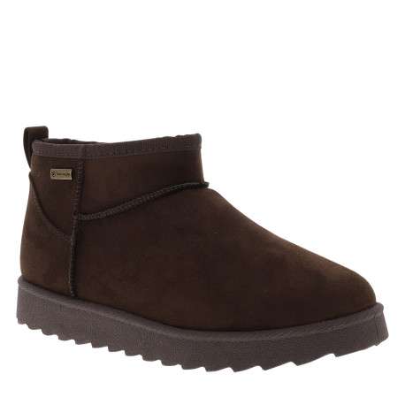 Boots chocolat à talon plat avec un intérieur doublé doux un logo métallique