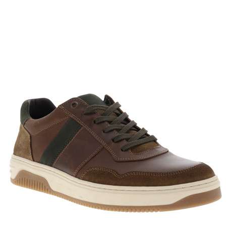 Tennis en cuir marron avec un talon plat et munies d'une fermeture à lacets