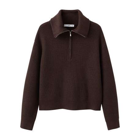 Pull chocolat uni avec une coupe droite et un col camionneur