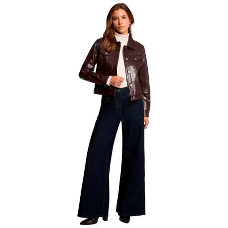 Blouson bordeaux uni avec une coupe droite et un col à revers - Image 2