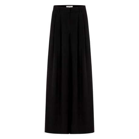 Pantalon noir uni avec une coupe large muni d'un zip et d'une agrafe