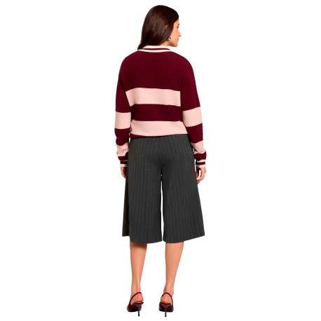 Pull bordeaux à rayures avec une coupe droite et un col polo - Image 3
