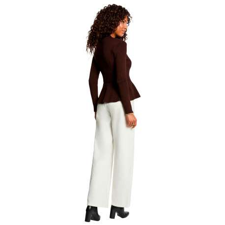 Pull chocolat uni avec une coupe cintrée et des manches longues - Image 3