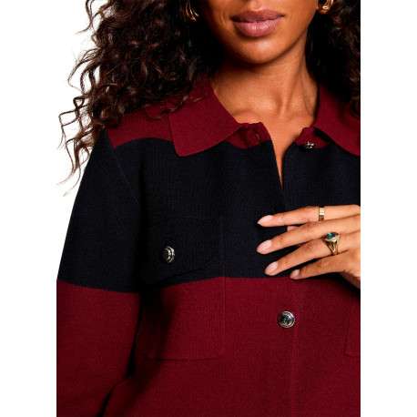 Pull bordeaux à rayures avec une coupe droite et un col à revers - Image 5