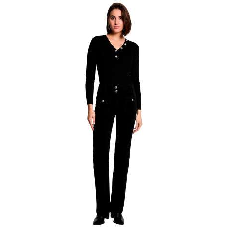 Top noir uni avec une coupe moulante et des manches longues