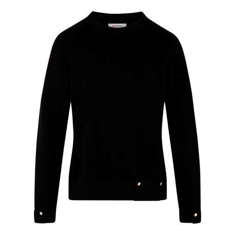 Pull noir uni avec une coupe droite et des manches longues