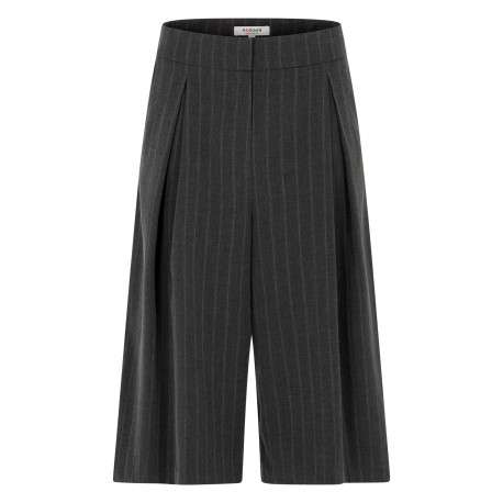 Short chino gris à rayures avec une coupe large muni d'un zip et d'une agrafe