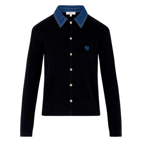 Pull marine uni avec une coupe droite et des manches longues