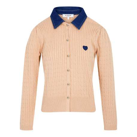 Pull beige uni avec une coupe droite et des manches longues
