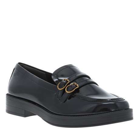 Mocassins noirs vernis à talon décroché bas pourvus de boucles à ardillons