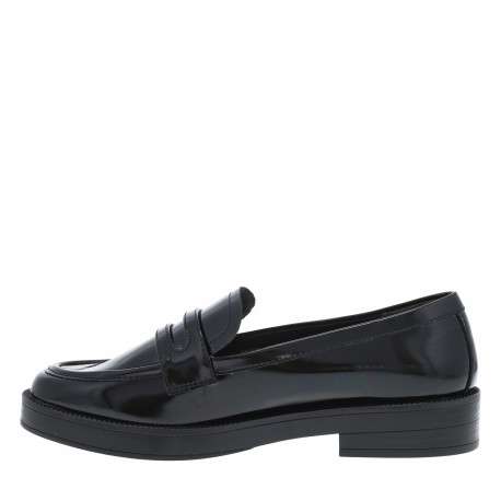 Mocassins noirs vernis à talon décroché bas pourvus de boucles à ardillons - Image 3