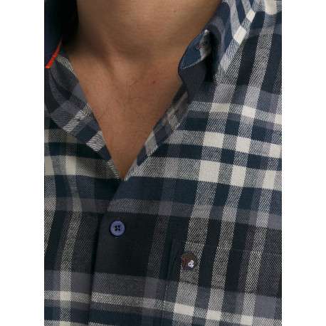 Chemise en coton bleu marine à carreaux pourvue d'une coupe ajustée col à revers - Image 6