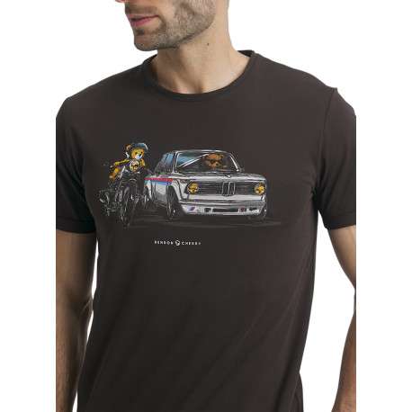T-shirt en coton chocolat avec un imprimé de voiture et une moto - Image 4