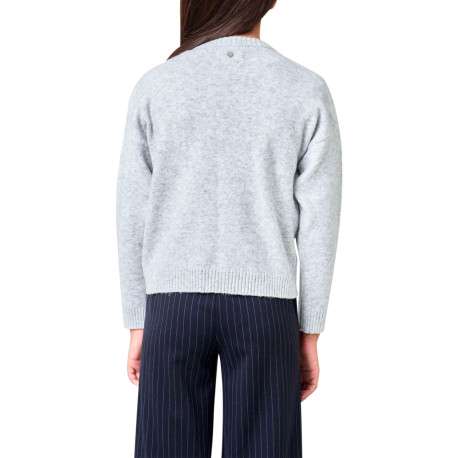 Pull gris clair en maille fine avec un ours imprimé et un col rond - Image 2