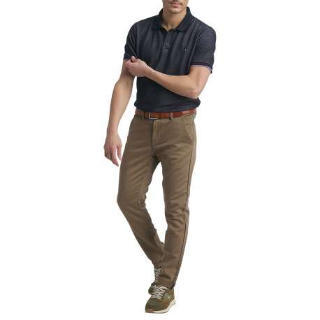 Polo bleu marine à pois doté d'une coupe droite et d'un col boutonné - Image 2