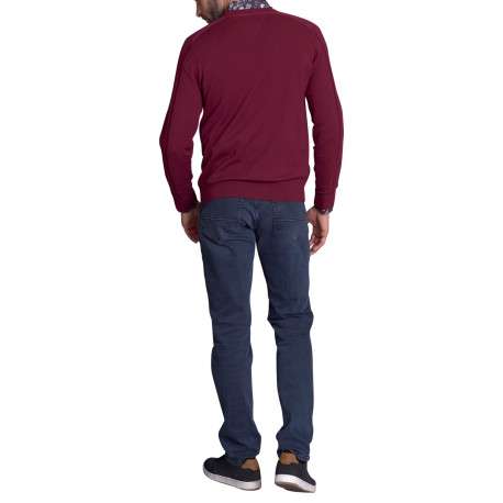 Pull bordeaux uni avec un col rond à coupe droite et des manches longues - Image 3