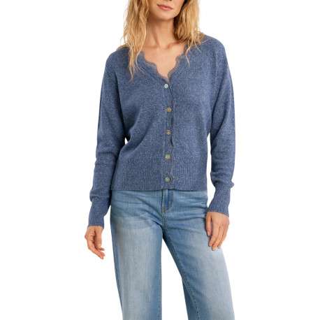 Pull bleu clair uni pourvu d'une coupe droite d'un col V et des manches longues