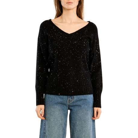 Pull noir orné de strasses avec une coupe droite un col V et des manches longues