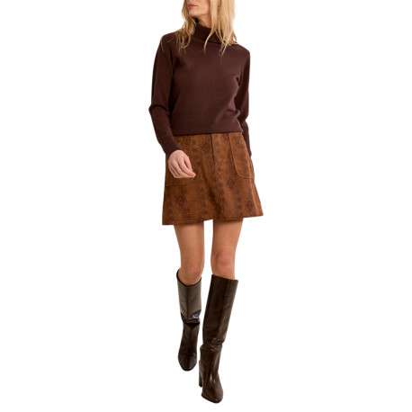 Pull marron uni pourvu d'une coupe droite et d'un col montant boutonné - Image 2