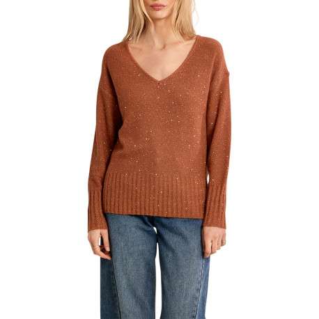 Pull brique orné de strasses et pourvu d'un col rond et des manches longues