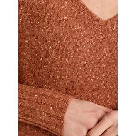 Pull brique orné de strasses et pourvu d'un col rond et des manches longues - Image 5