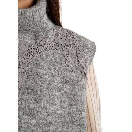 Pull gris à coupe droite doté d'un col montant et sans manches - Image 6