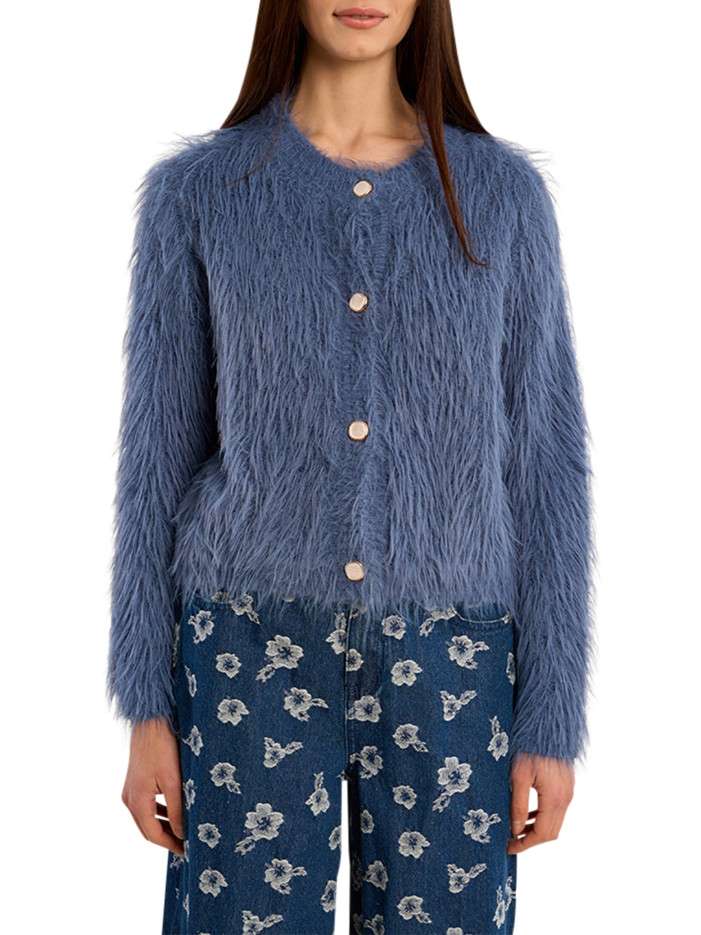 Pull bleu moyen muni d'une...