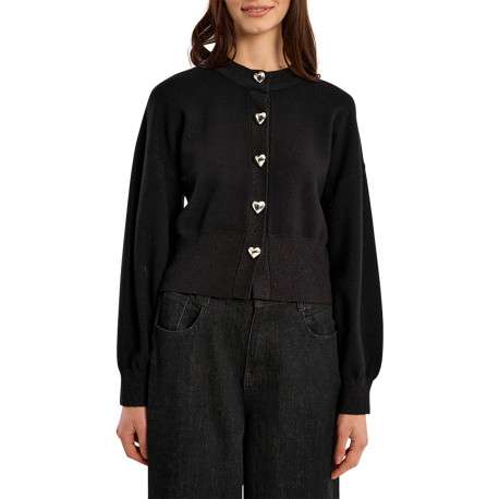 Pull noir avec une coupe droite doté de manches longues et des boutons coeurs
