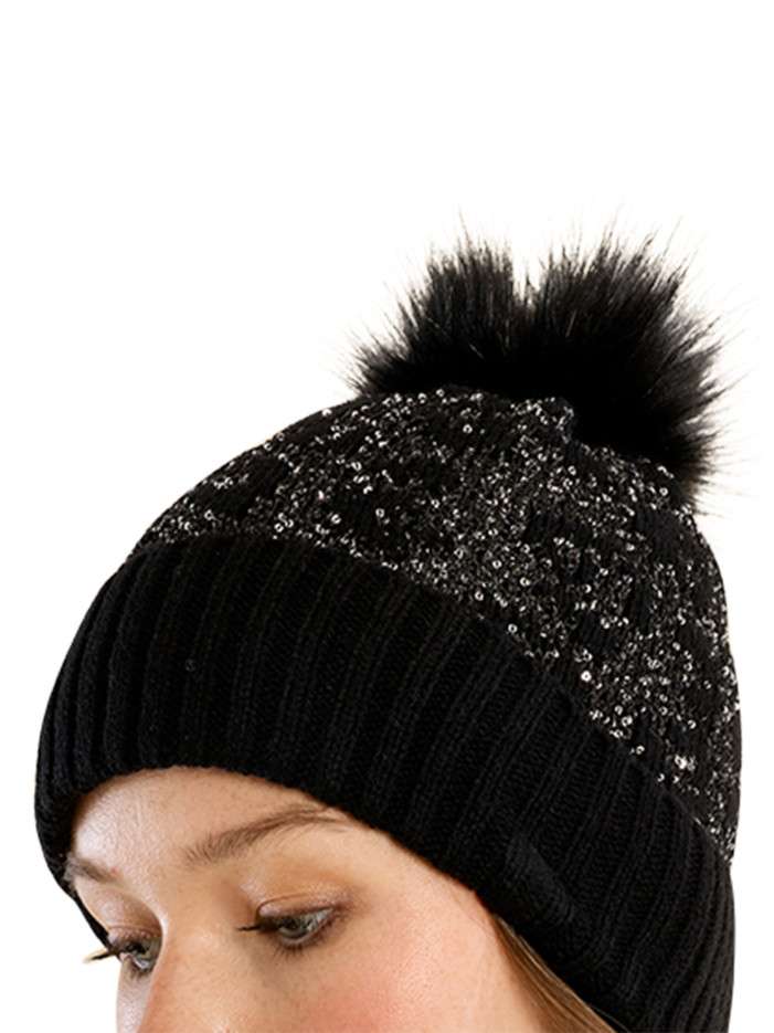 Bonnet noir avec des grosse...