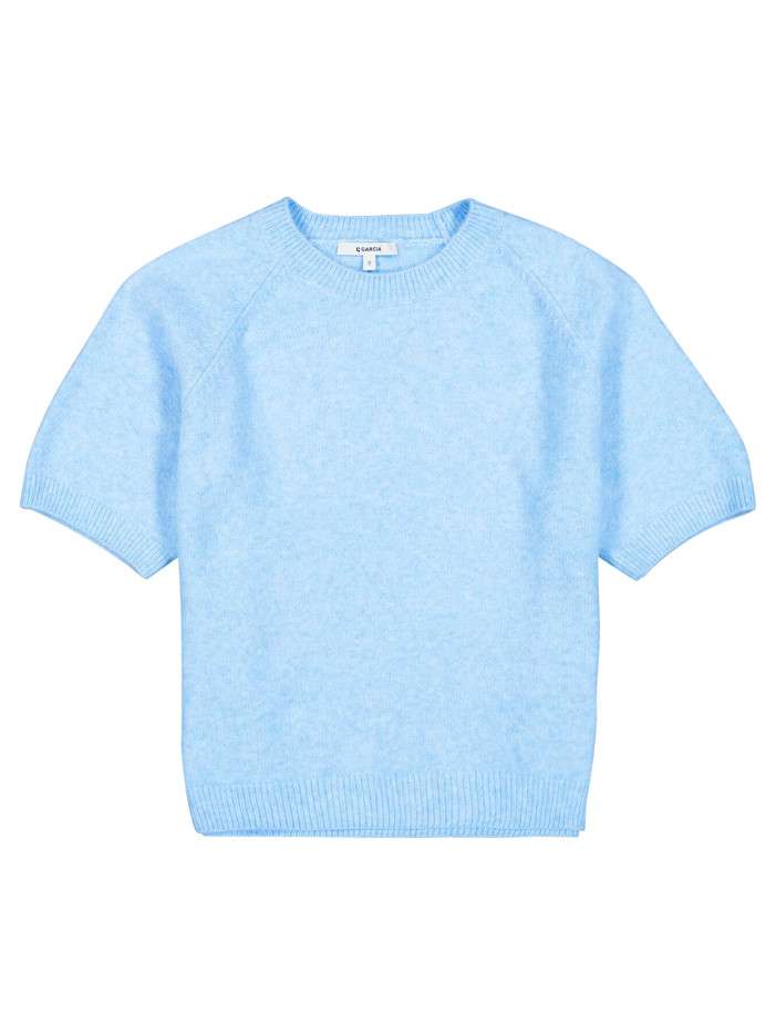 Pull bleu à coupe droite...
