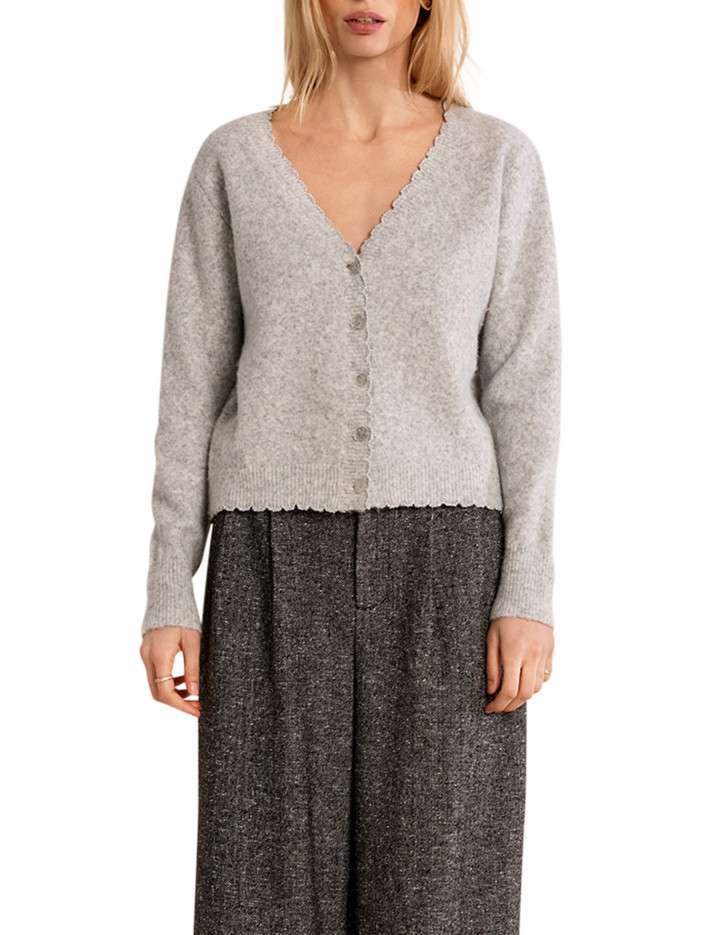Pull gris à coupe droite...