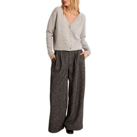 Pull gris à coupe droite doté d'un col V et de boutons gris pailletés - Image 3