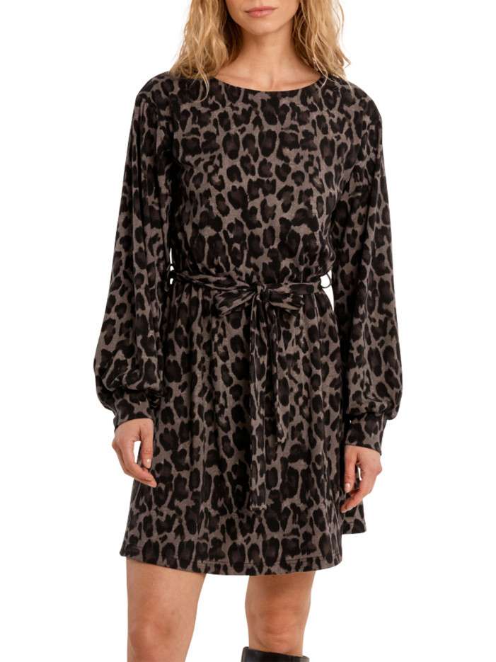Robe léopard munie d'une...