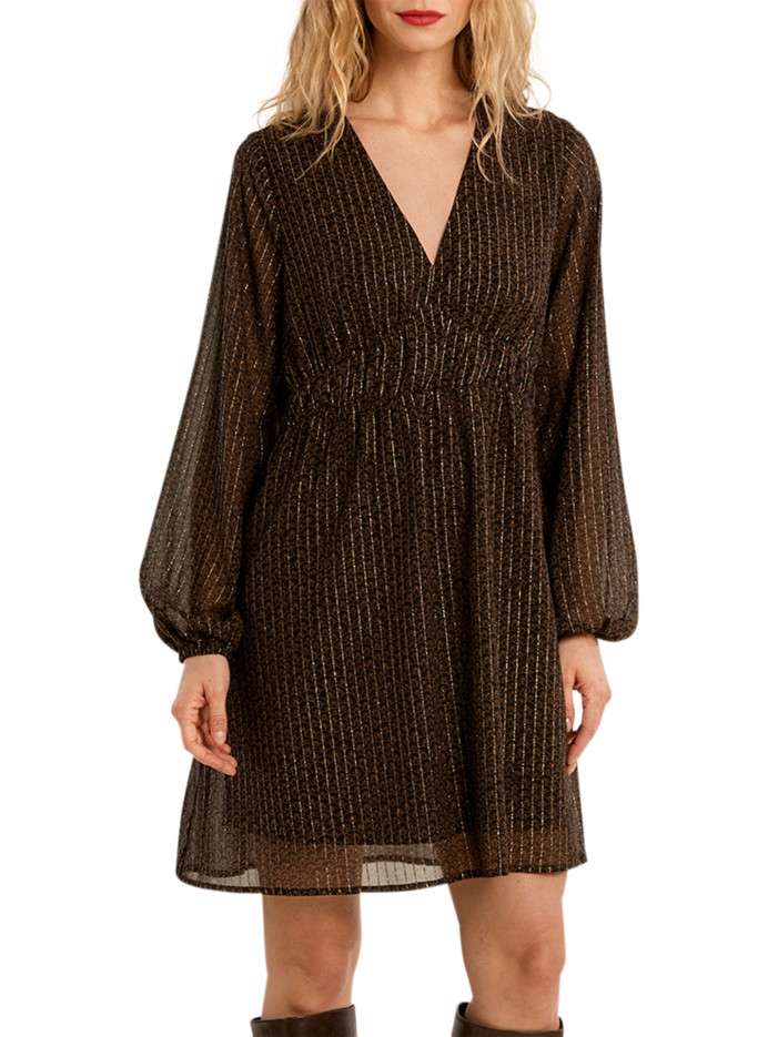 Robe marron avec des...